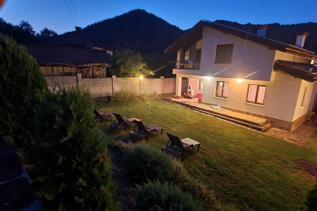 Двете къщи в планината Villa Бели Осъм Екстериор снимка