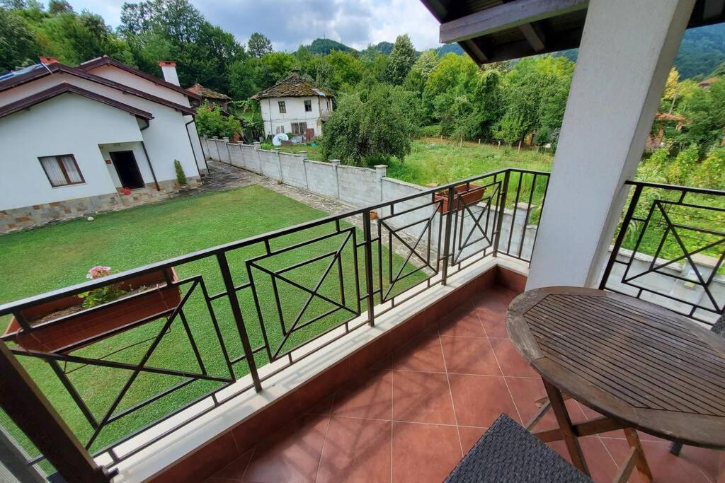 Двете къщи в планината Villa Бели Осъм Екстериор снимка