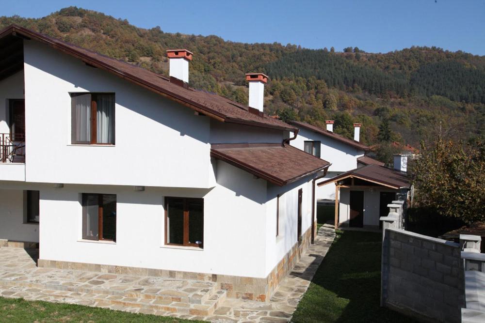 Двете къщи в планината Villa Бели Осъм Екстериор снимка