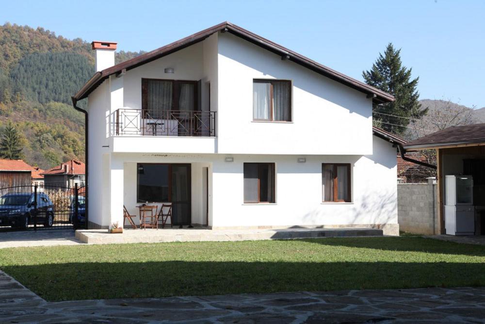 Двете къщи в планината Villa Бели Осъм Екстериор снимка